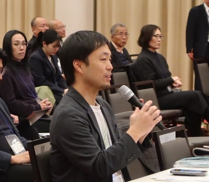 ピッチの様子の写真