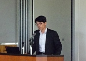 岡田春彦氏の発表の様子
