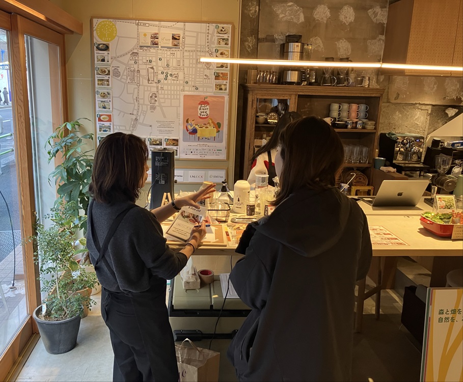 試食ヒアリングの様子の写真