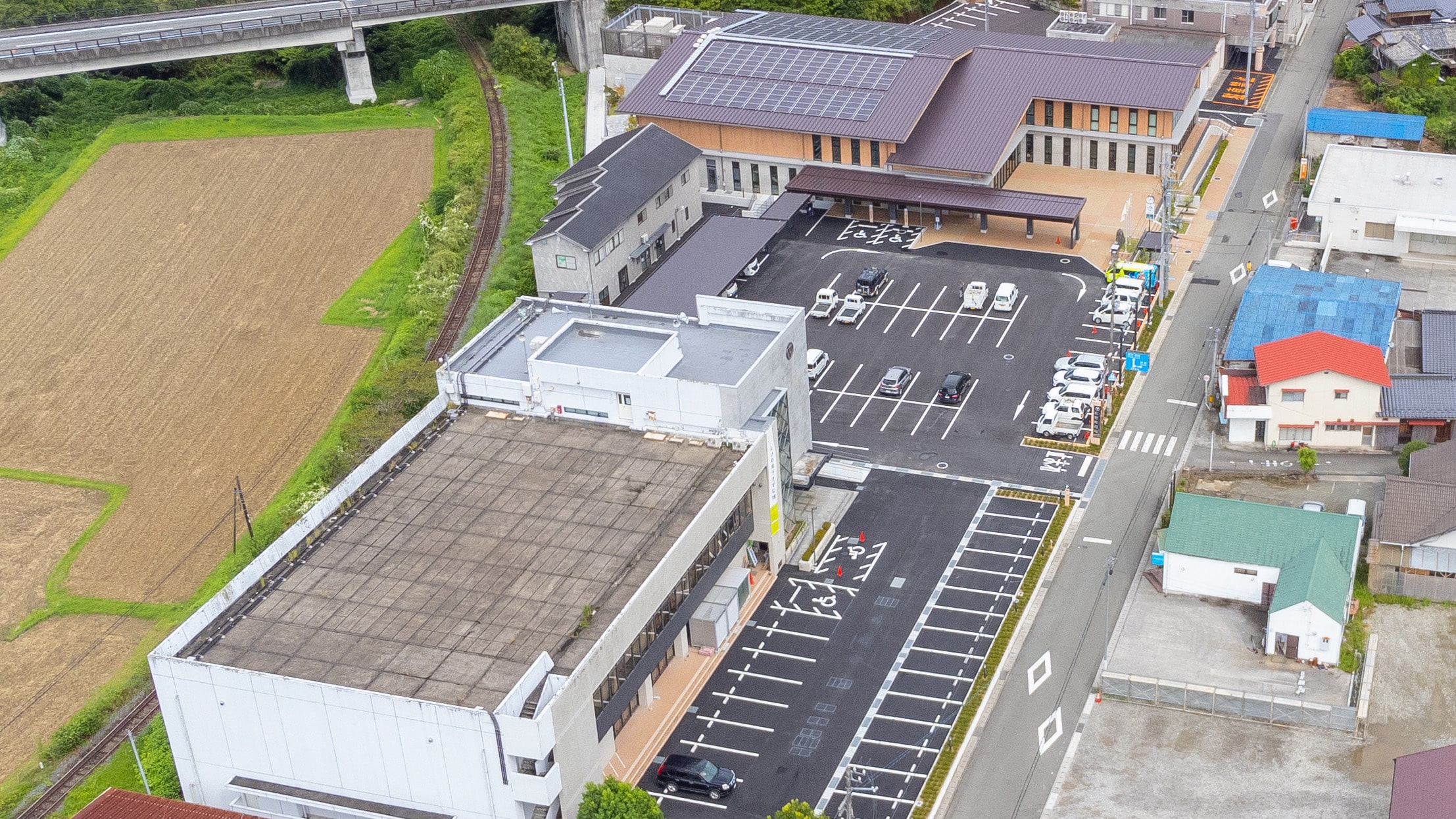 太陽光発電設備(80kW)及び蓄電池(20kW)による電力供給