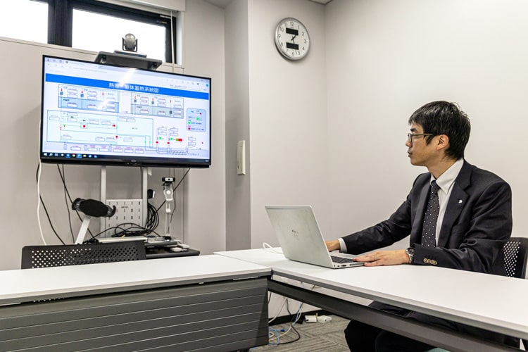 これにより、いつでもどこからでも設備の操作や使用状況の閲覧が可能になり、さらにエネルギーマネジメントシステムとしても活用しています。