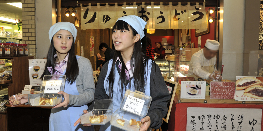 ご当地アイドル「ひめキュンフルーツ缶」