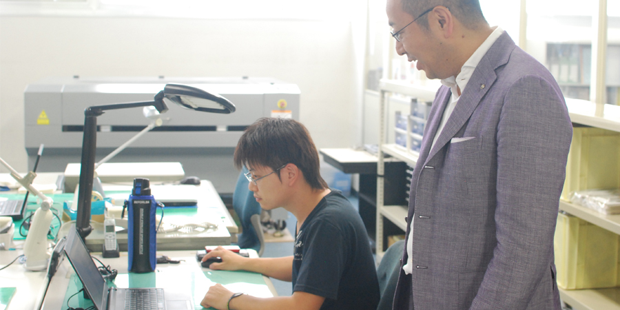 板野司さんと社員