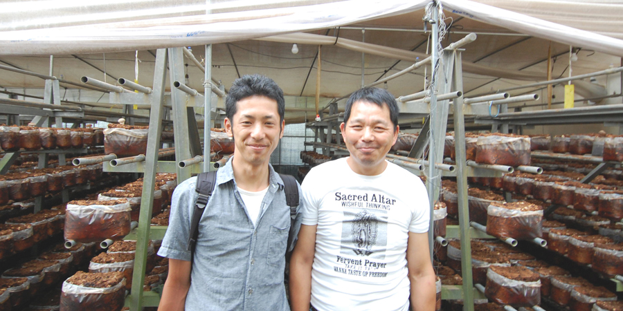 山下圭一郎さんとしいたけ農家さん
