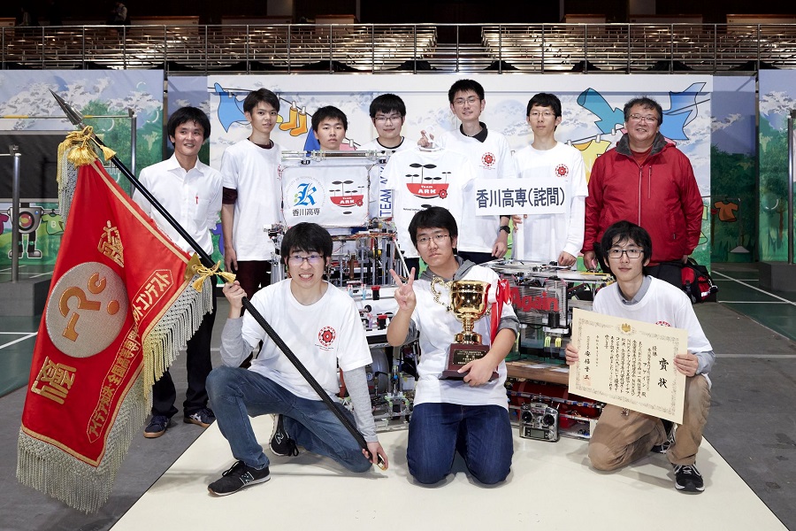 全国高等専門学校ロボットコンテスト(2019年)に優勝した際の武智さん