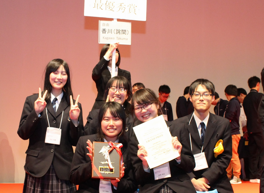 全国高等専門学校プログラミングコンテスト(2018年)「自由部門」最優秀賞を受賞した際の田貝さん
