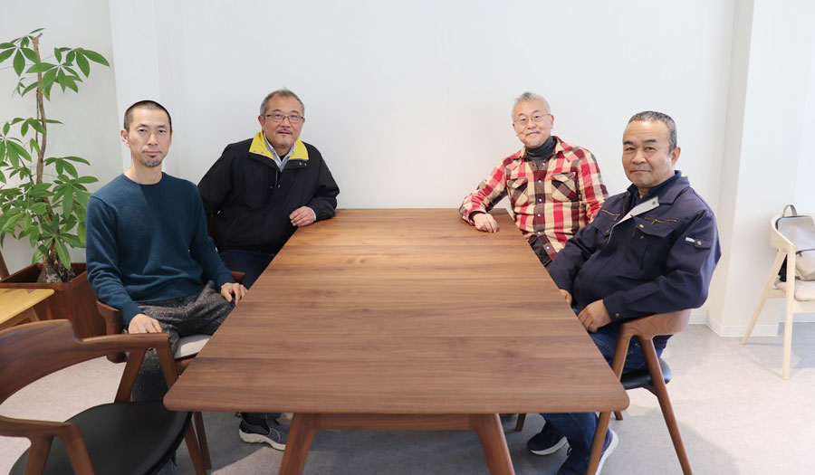 左から山田さん、鷺池さん、村澤さん、秋月さんの写真